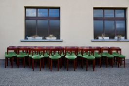 Grand lot de 20 chaises en teck de style scandinave ancienne