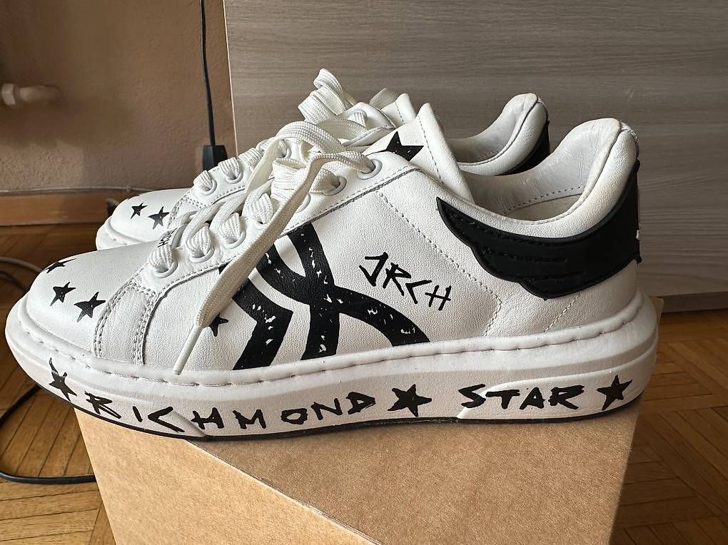 Damenschuhe: John Richmond sneakers Donna – Gebraucht aus Balerna von koc_2zyj