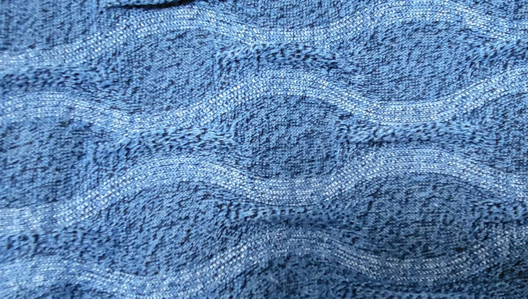 Pulls & Sweat-shirts: Blauer Pullover mit Wellenmuster, Gr. M – D'occasion à Adlikon b.Regensdf par YvZi 2