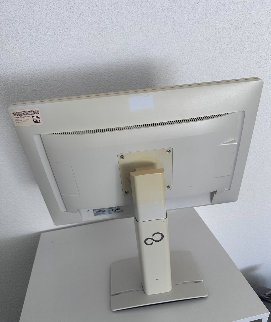 Monitor: Fujitsu Display – Usato da St. Gallen venduto da Zimi1 3