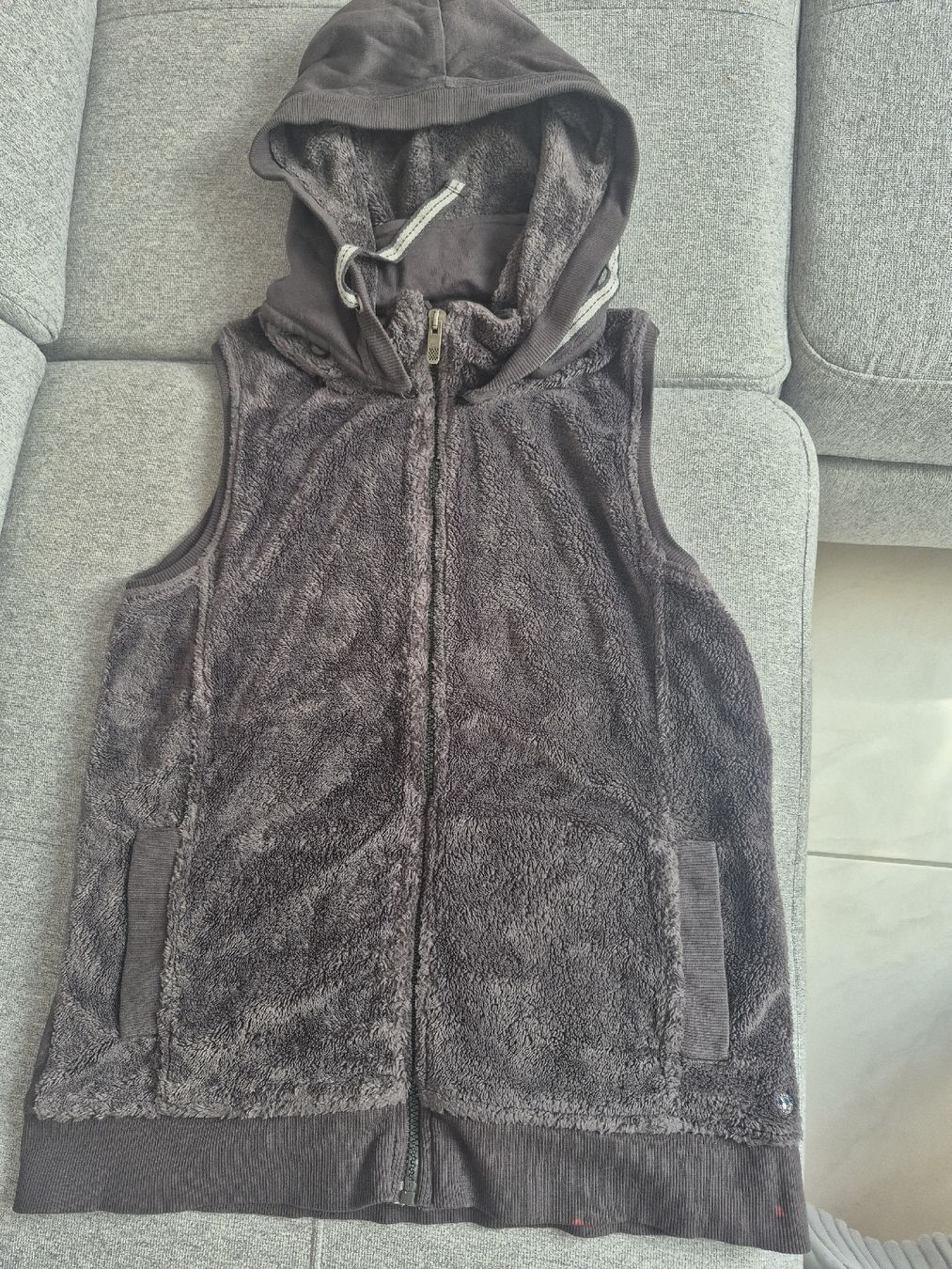 Cecil Gilets & Westen: Cecil Damen Weste mit Kapuze, Grösse M, grau – Gebraucht aus Aesch BL von Moni1211