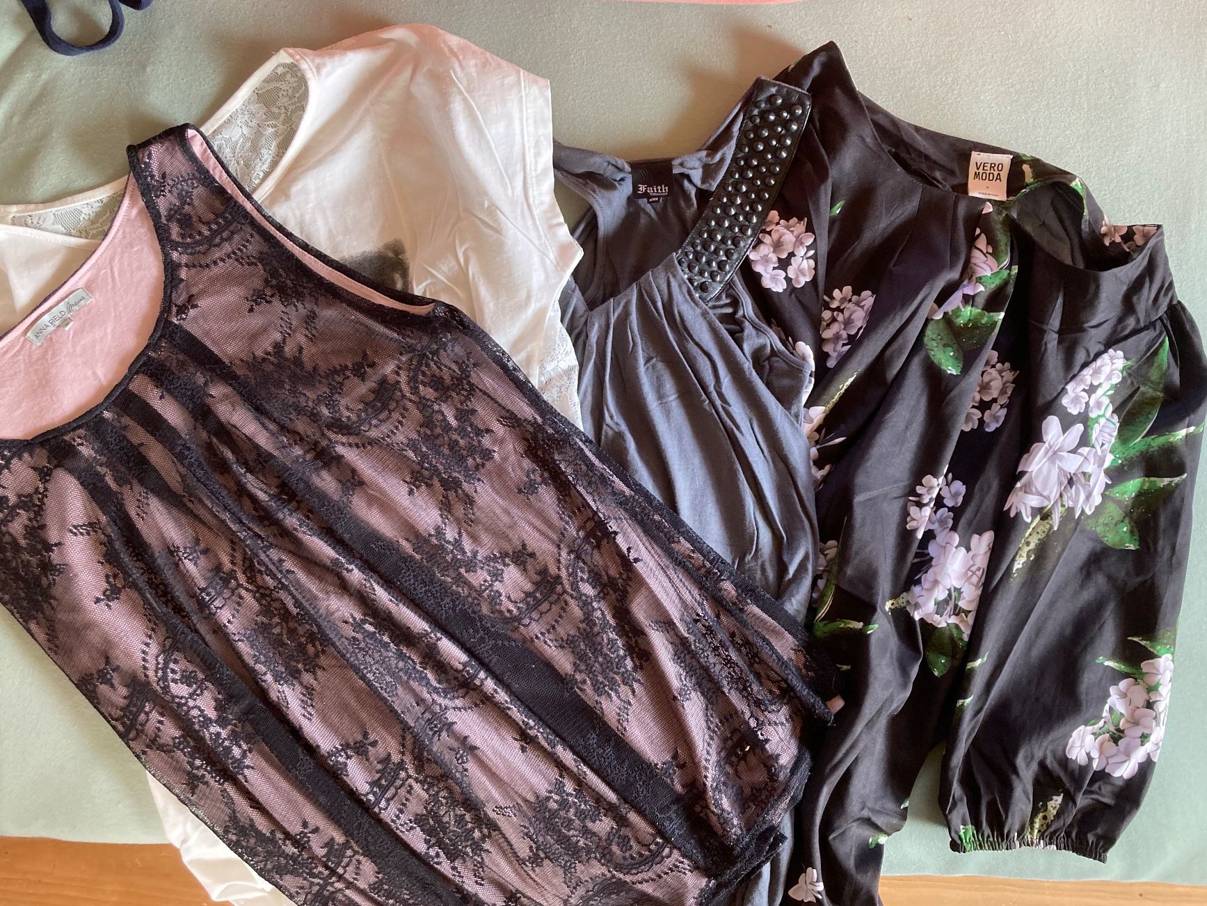 Lots de vêtements: SS-Oberteile (M-L) – D'occasion à Soglio par 111Luna111 1