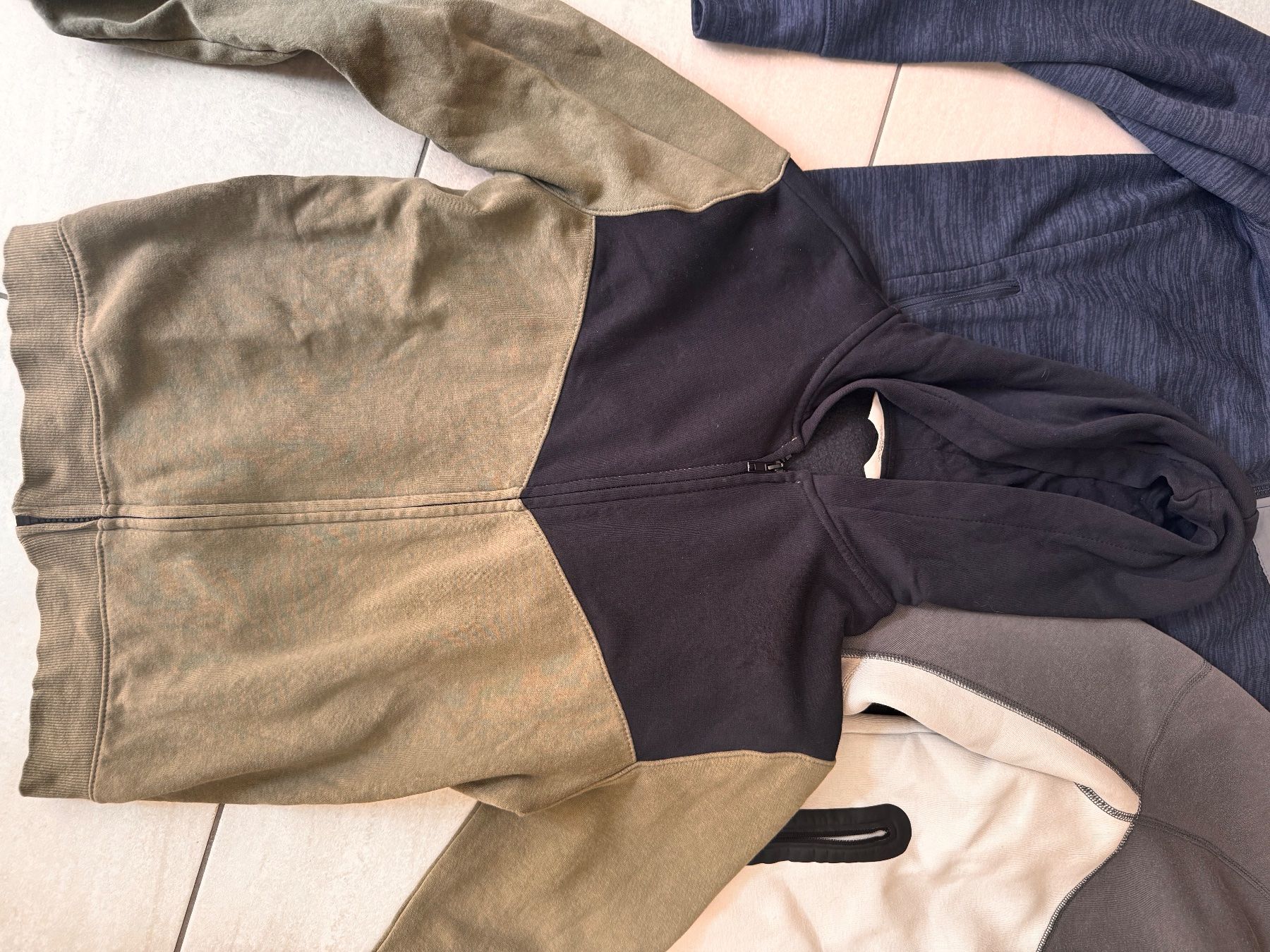 Maglioni & Felpe: 6 Kapuzenpullover mit Reisverschluss Grösse 158/164 – Usato da Adlikon b.Regensdf venduto da naf_56mv 3