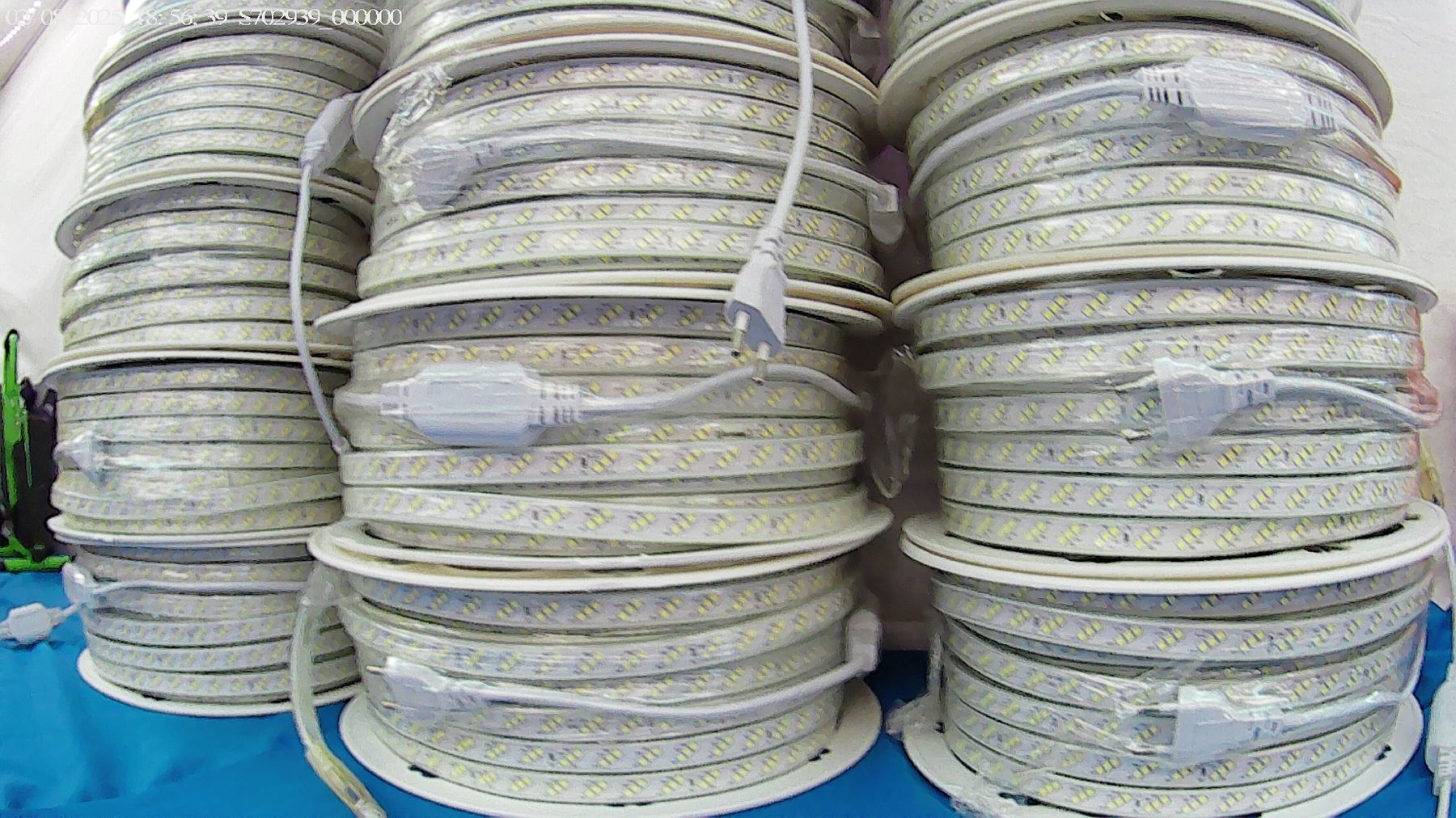 Lampen: 50 Meter 230V LED Band – Neu (gemäss Beschreibung) aus Zürich von Elektro-Material 2