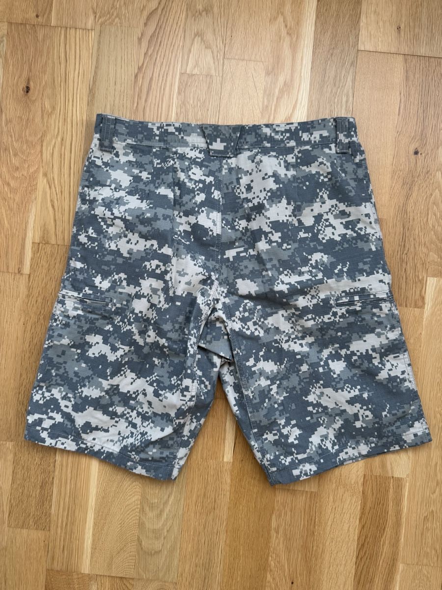 Pantaloni: Digital Camouflage Shorts – Usato da Zürich venduto da ya66in 4