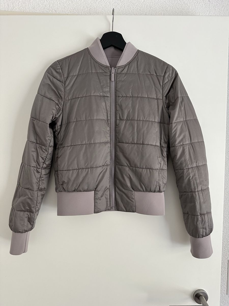 Lululemon Giacche: reversible lululemon bomber jacket size 2/EU 34 – Usato da bözberg venduto da amy_7wz8