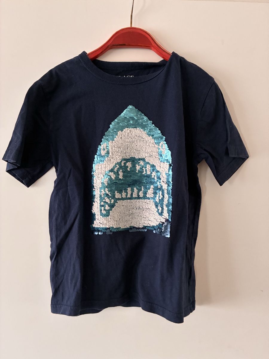 Camicie, T-shirt & Polo: Schönes Wendepailetten Tshirt Gr. 122/128 – Usato da richterswil venduto da lunamarie001