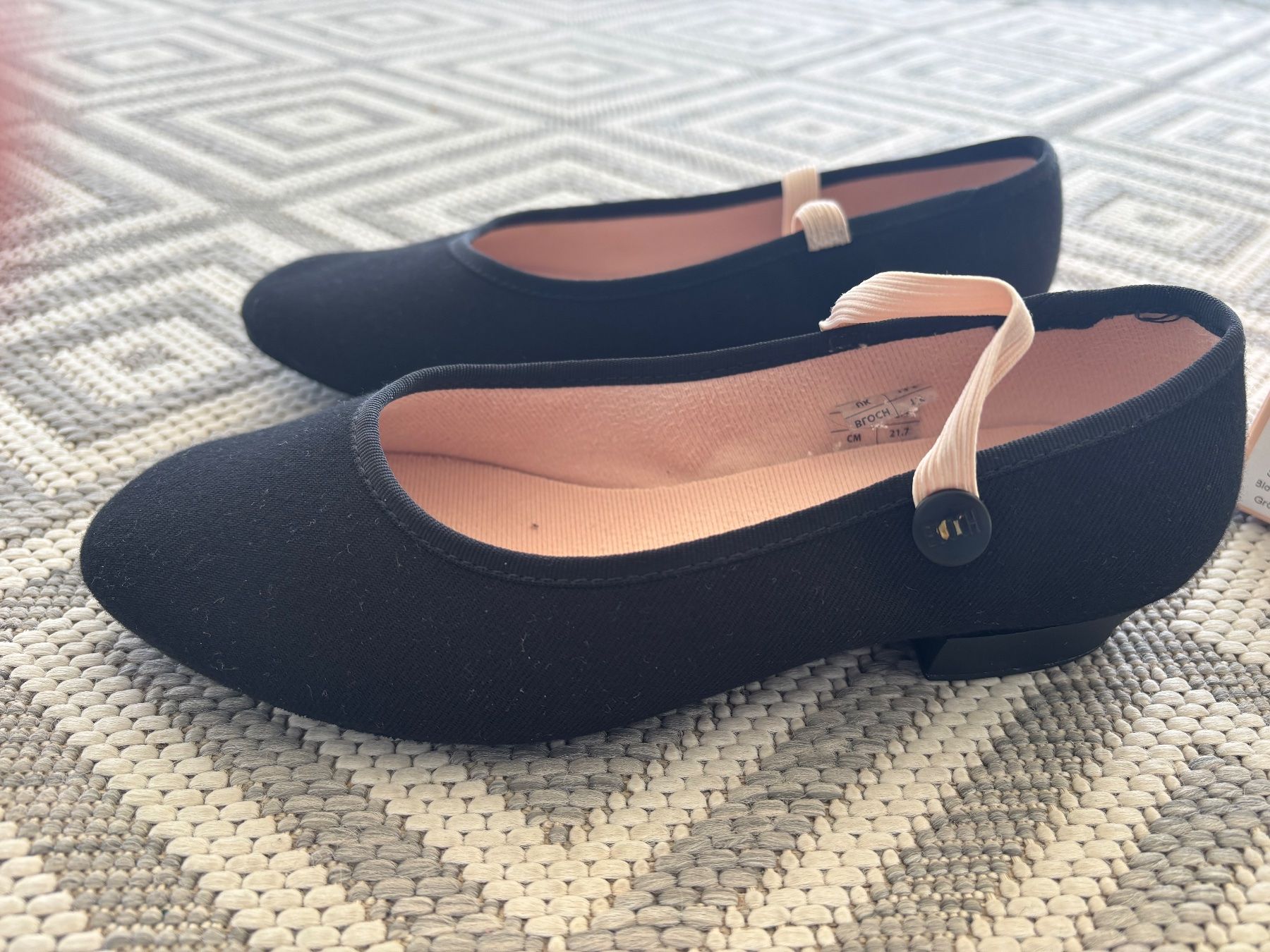 Bloch Scarpe per ragazze: Ballett Bloch Charakterschuh Grösse 13.5 – Usato da Unterägeri venduto da Simi000 2