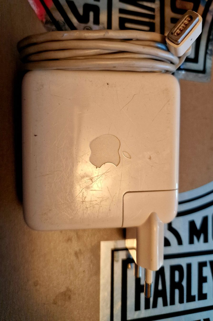 Apple Caricabatterie: Macbook ladegerät Typ siehe bild – Usato da wetzikon venduto da Bestedienste