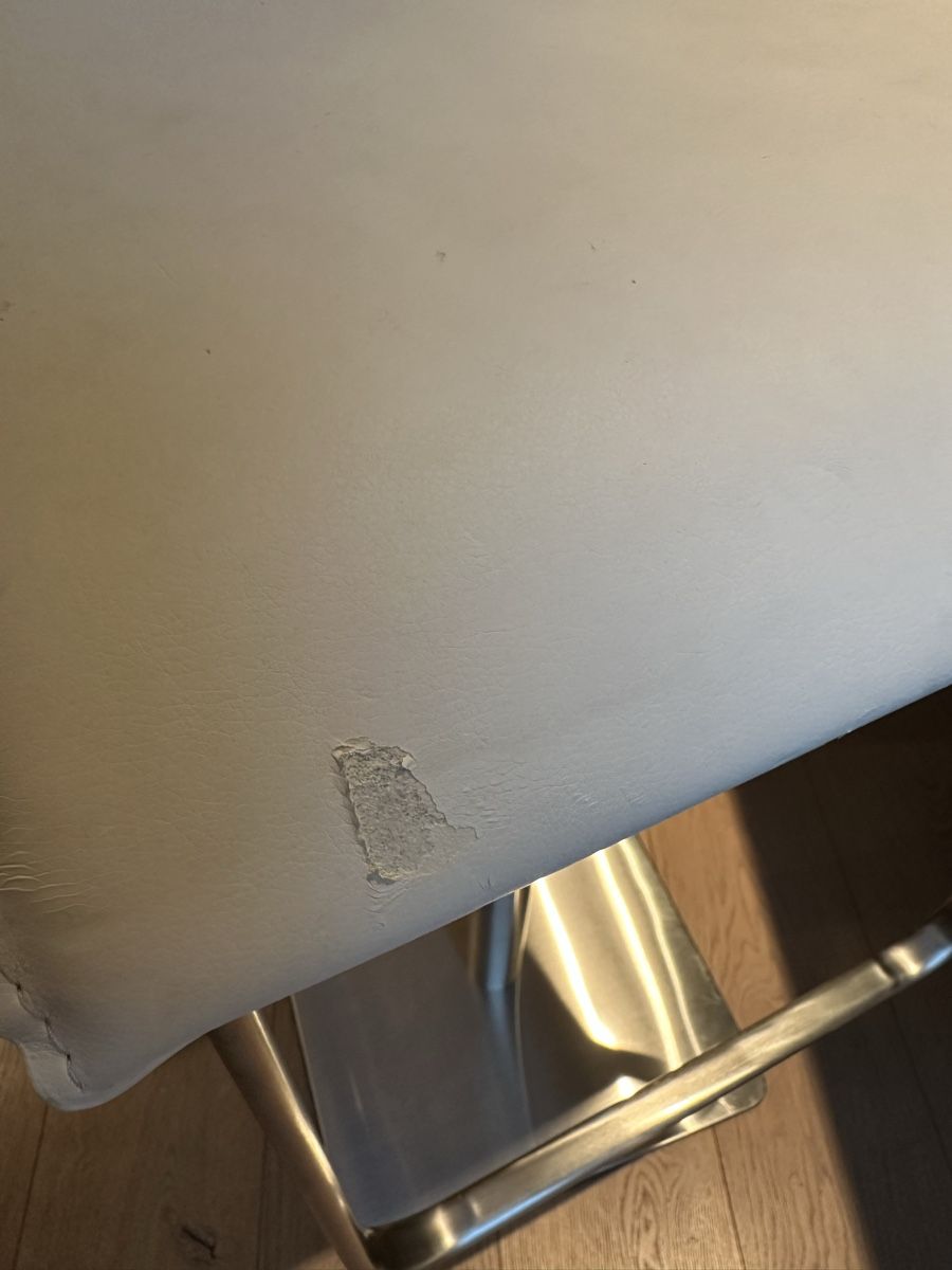 Hocker: 2 Barhocker weiss mit Metallfuss – Gebraucht aus Pfäffikon ZH von AnnSchi_1 7