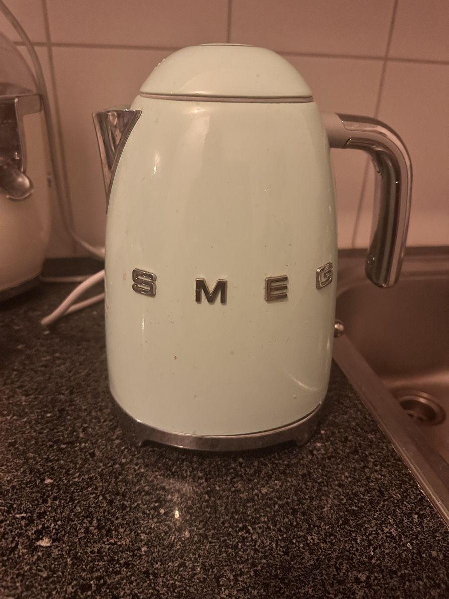 Smeg Bouilloires électriques: Smeg kettle  – D'occasion à Basel par VanBuyer2010