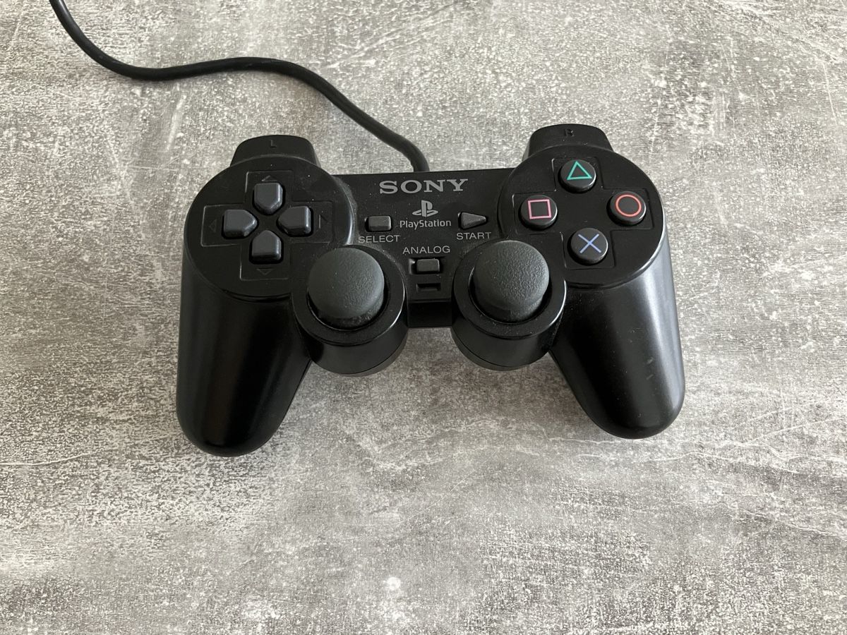 Controller: Playstation 2 DualShock Controller – Usato da Emmenbrücke venduto da nne_hm9j