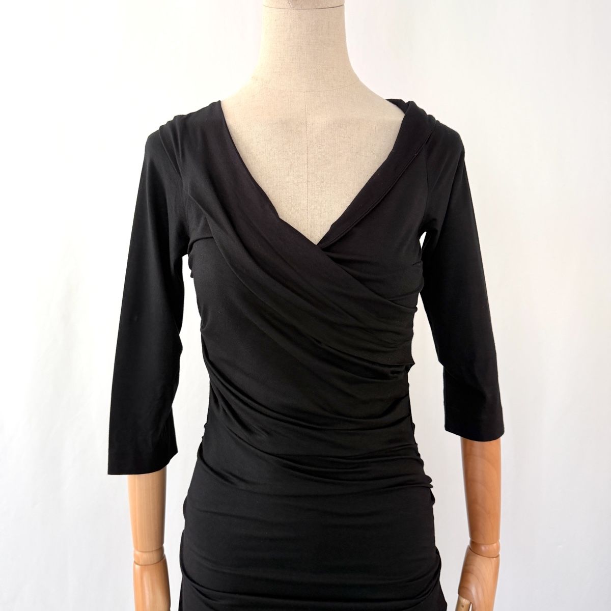 Diane von Furstenberg Robes: DIANE VON FURSTENBERG Black Dress – Neuf (Voir description) à Emmen par Nightingale_2022 1
