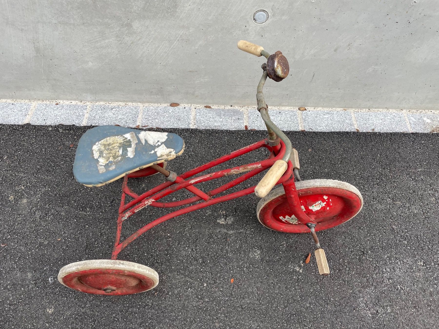 Veicoli per bambini: schönes altes Dreirad – Usato da Neunkirch venduto da autoscooter57 4