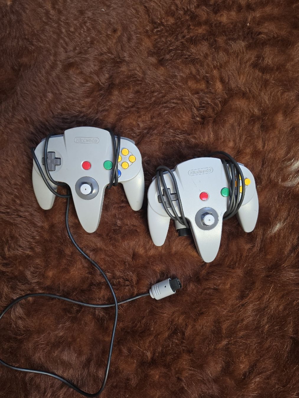 Nintendo Konsolen: 2x Original Nintendo 64 N64 Controller Grau – Gebraucht aus Tafers von whereyogamesat