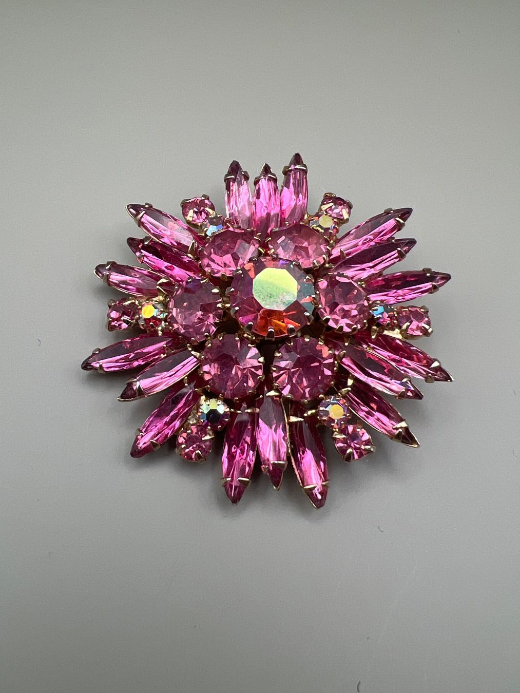 Spille & Fermagli: Gablonzer Brosche Blumenform pink – Usato da Uznach venduto da Ya_x7x6