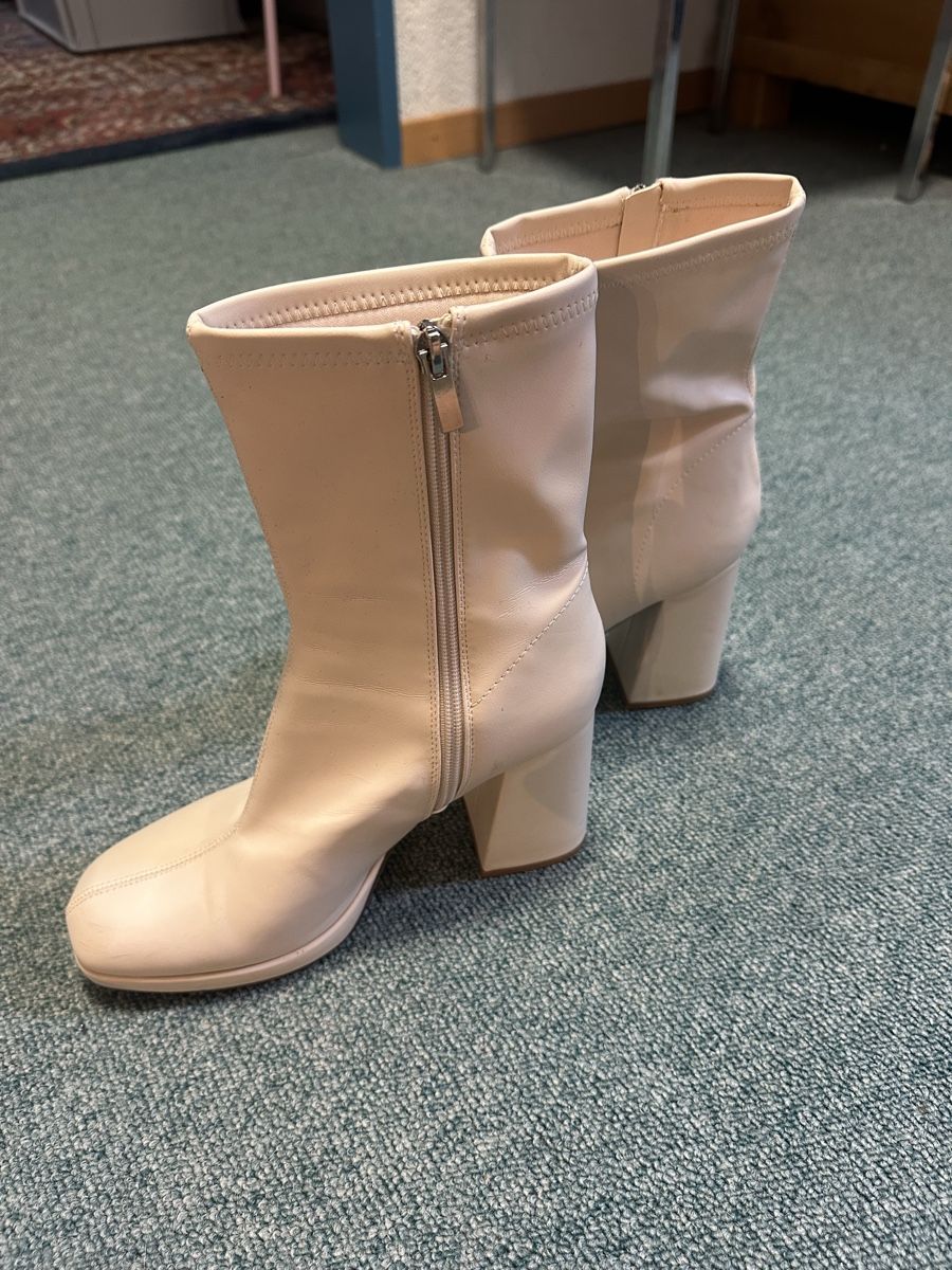 Bershka Damenschuhe: Boots/High Heels/Stiefel – Gebraucht aus Veltheim AG von marielle.mue