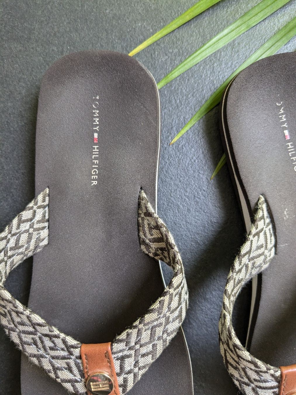 Tommy Hilfiger Scarpe da donna: Tommy Hilfiger Flip Flops – Usato da Küssnacht am Rigi venduto da schweizerrose