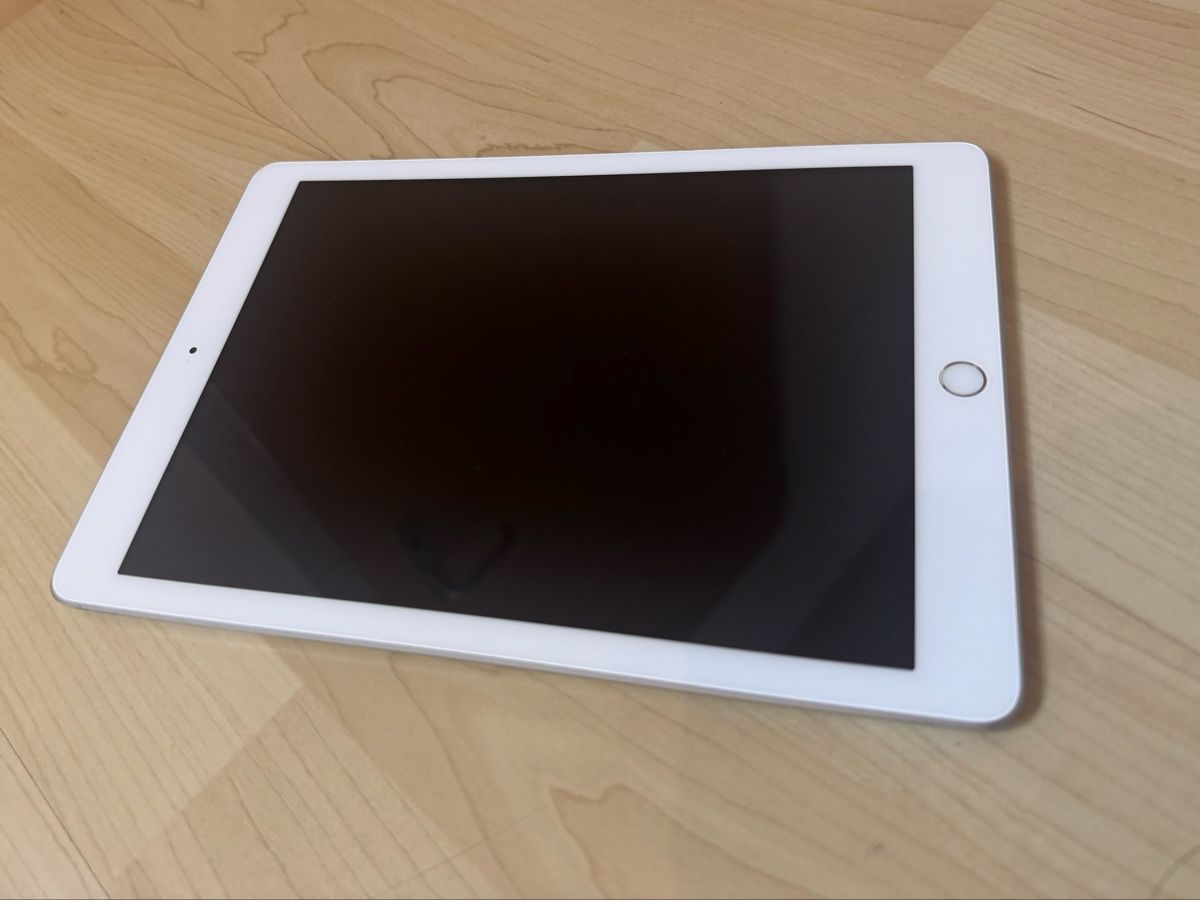Apple Tablet PC: I Pad (6.Generation) – Usato da Reiden venduto da jez_9hlg 1