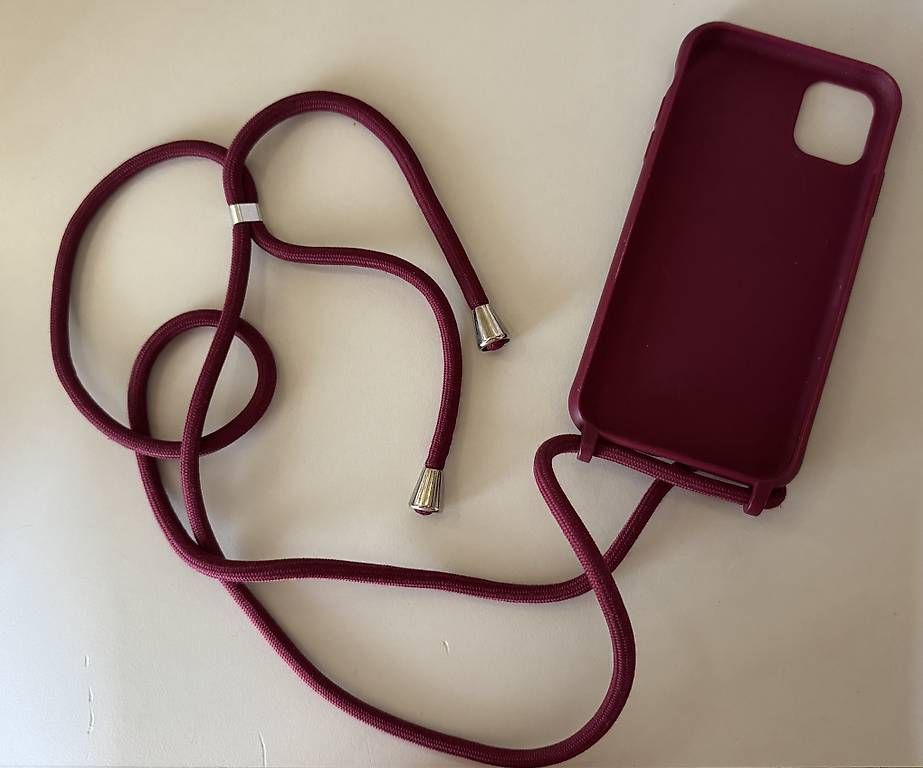 Apple Cover & Protezioni schermo: iPhone 11 Hülle mit verstellbarem Trageband – Usato da Gattikon venduto da melanielu 1