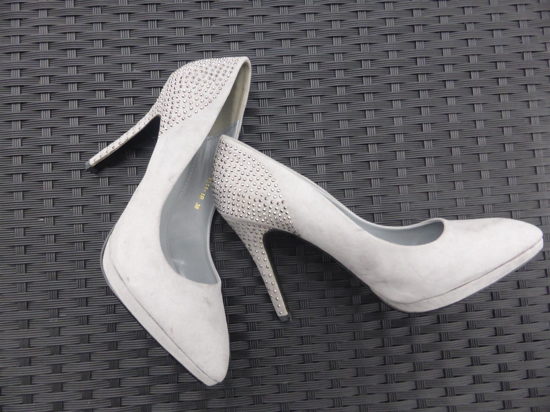 Scarpe da donna: High Heels / Pumps, grau, Gr.38 – Usato da Schübelbach venduto da Dolly990_2 1