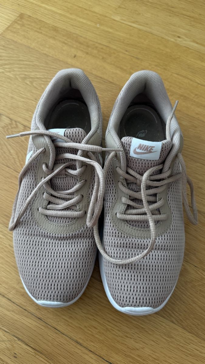 Nike Scarpe da uomo: Nike sneakers, size 40.5 – Nuovo (secondo la descrizione) da Zürich venduto da ana_782l 1