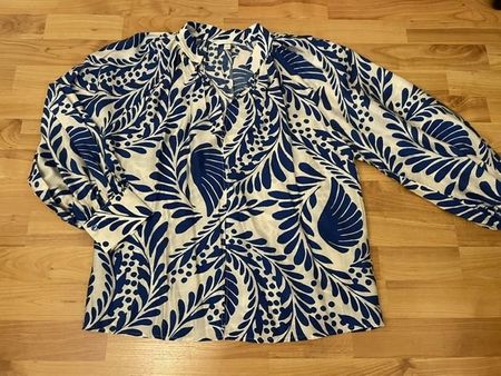 Neue Bluse blau-weiss gemustert,  Grösse XS