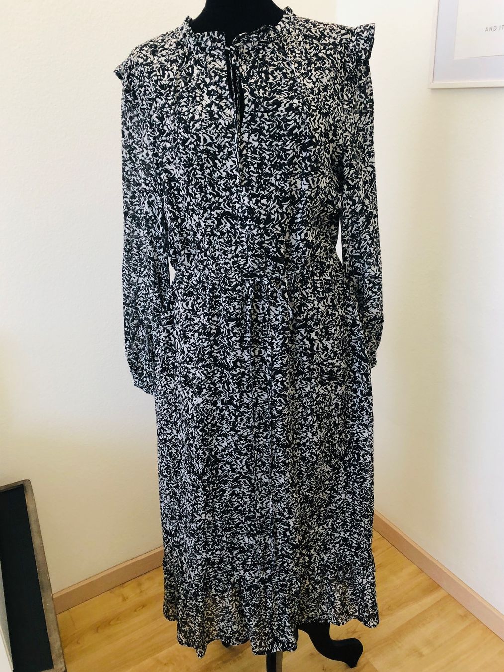 Paul Kehl Kleider: Schickes Maxikleid mit Muster, Grösse 36, neuwertig – Neu (gemäss Beschreibung) aus Arlesheim von leyRum4.5