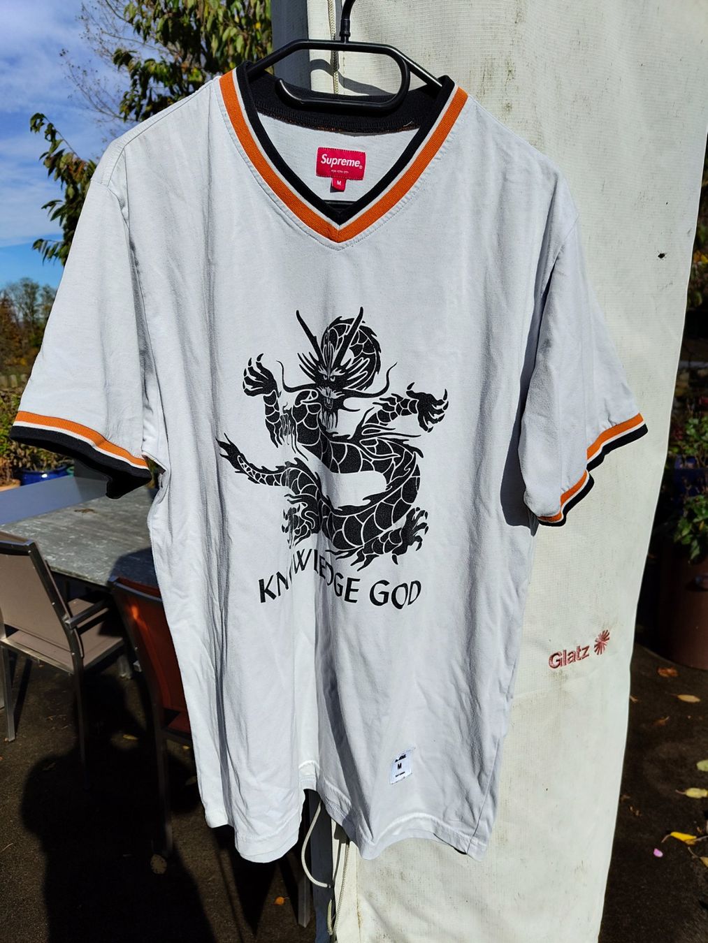 Supreme T-shirt: Supreme T-Shirt "KNOWLEDGE GOD" – Usato da Gurzelen venduto da Basiliko 3