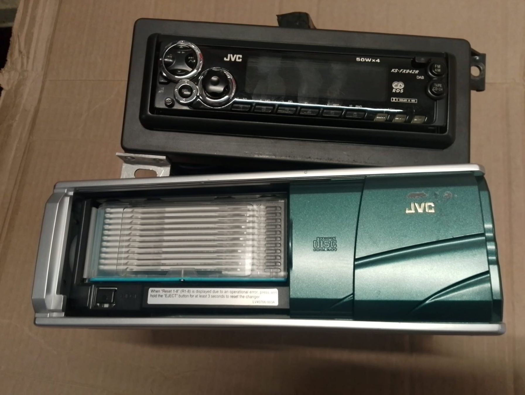 JVC Radio: Radio JVC und 12fach CD Wechsler – Usato da Niedergösgen venduto da usc_tt5r 1