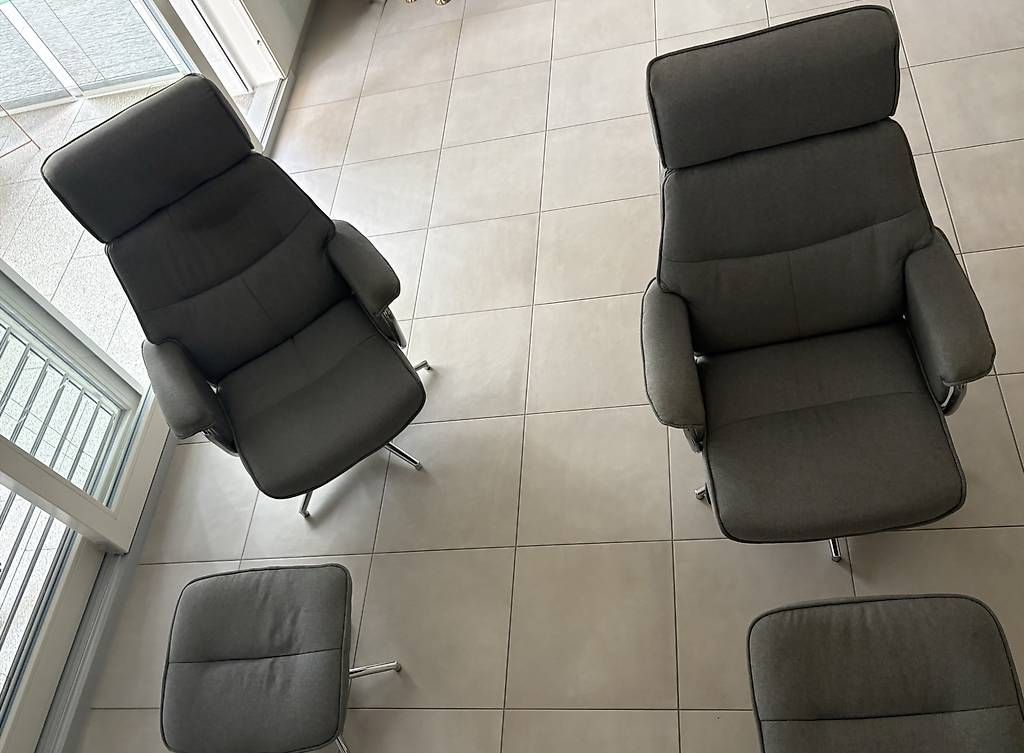 Sessel: Relaxsessel mit Hocker 2x – Gebraucht aus Biel-Benken von Niera 2