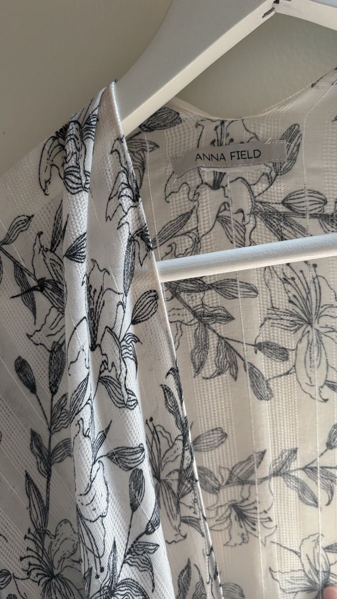 Altro in Moda donna: Schönes Cape/Poncho mit Blumen – Nuovo (secondo la descrizione) da Roggwil BE venduto da R.. 1