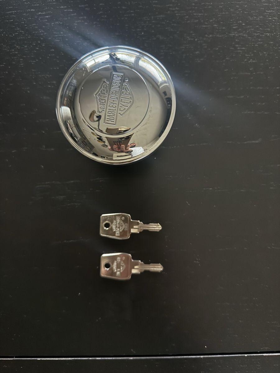 Harley-Davidson Tutti i ricambio per moto: Harley Davidson Tankdeckel abschliessbar. – Usato da Hallau venduto da Harley82 1