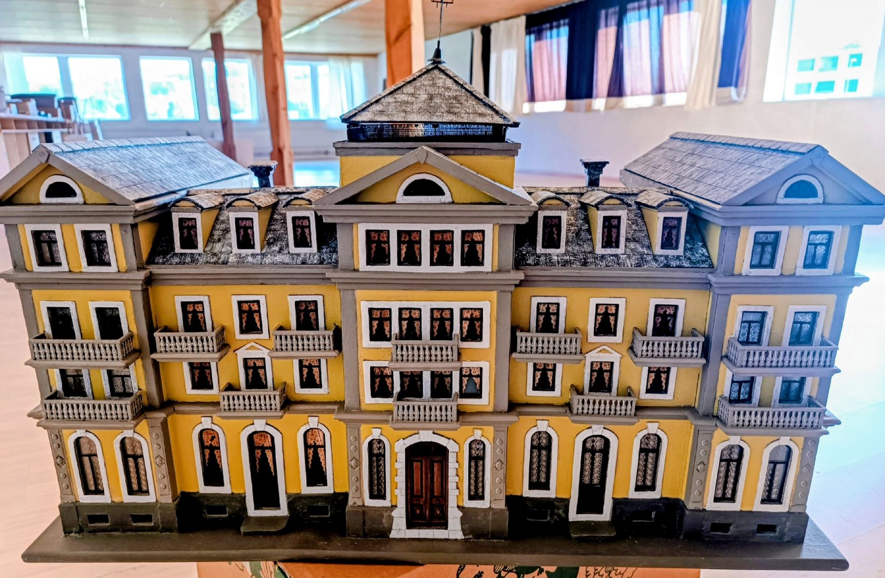 Modellbausätze & Standmodelle: "Schwarzwald Klinik" Model – Gebraucht aus Baar von bri_xh5s