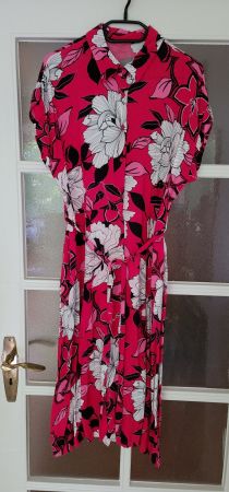 Beautiful pink floral summer print shirt dress!