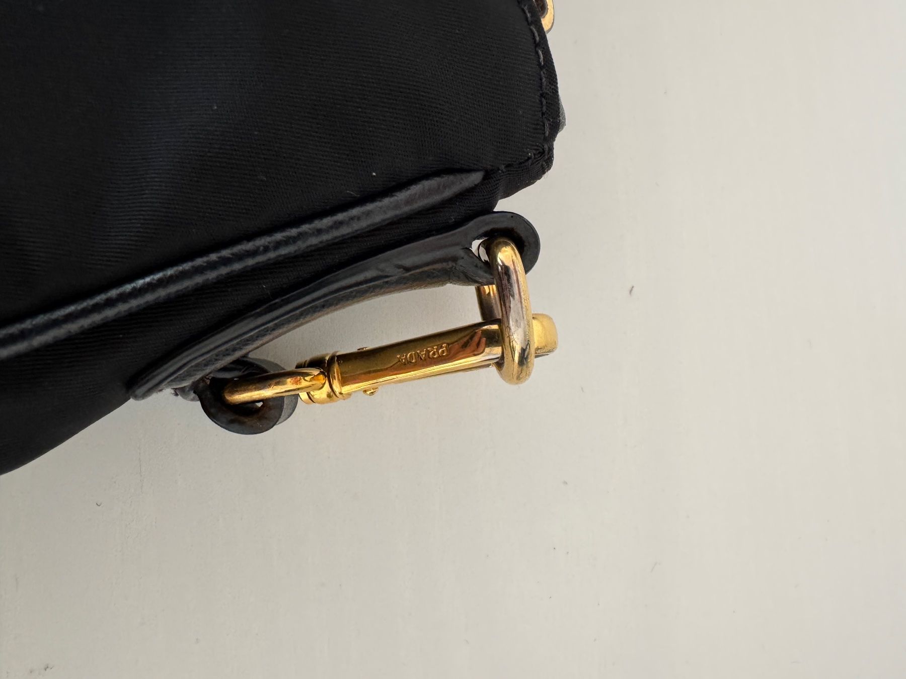 Borse da donna: Prada Crossbody Bag Bandoliera schwarz gold – Usato da Oberglatt ZH venduto da jul_nhy7 4