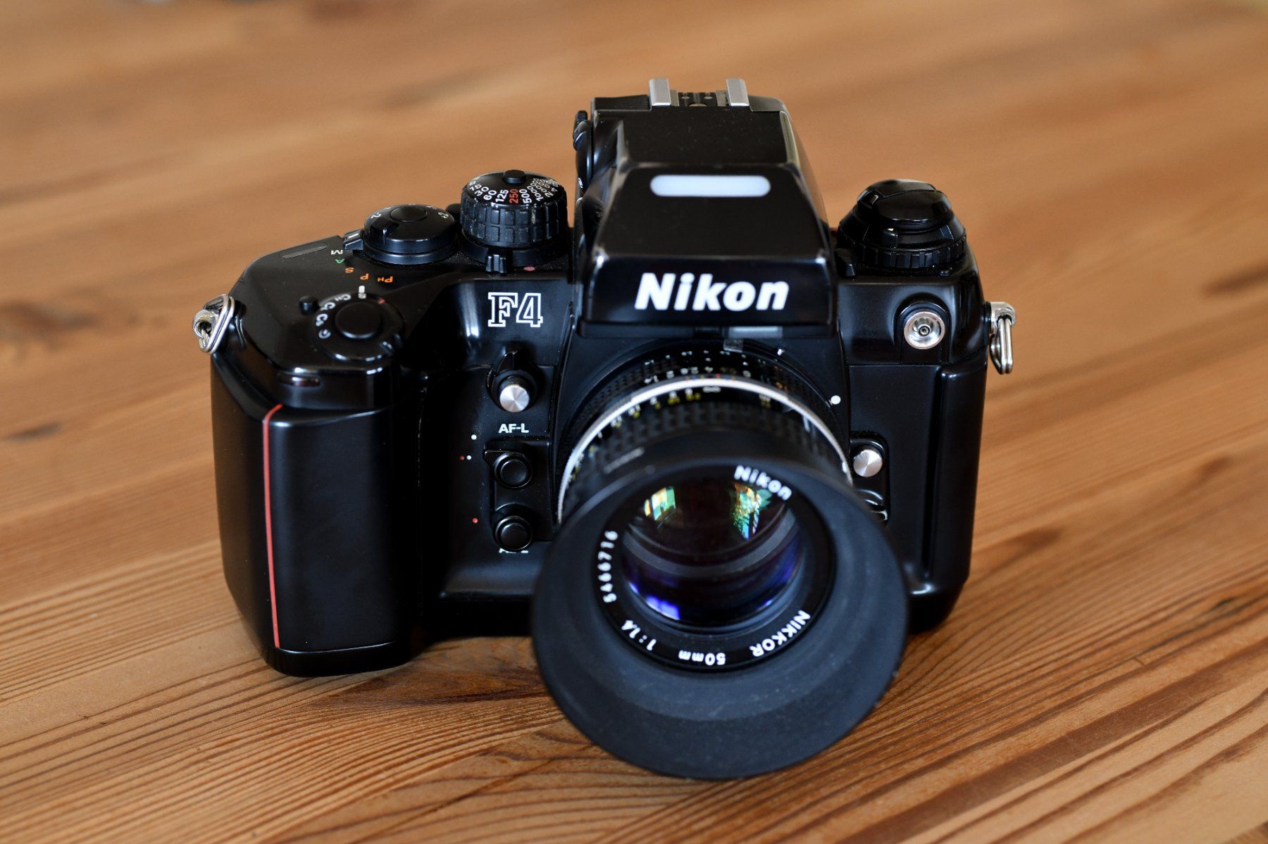 Nikon Fotocamera: Nikon F4 mit Objektive – Usato da Zürich venduto da elio.h87