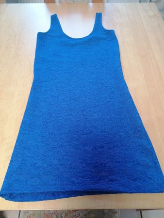 Robe bleue élégante avec fermeture éclair dorée