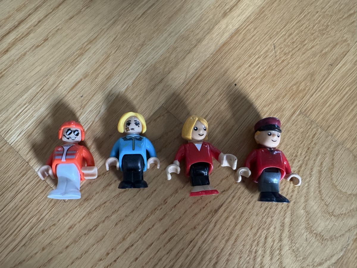 Brio Spielzeuge: 4 Brio Figuren  – Gebraucht aus Zürich von wtpooh