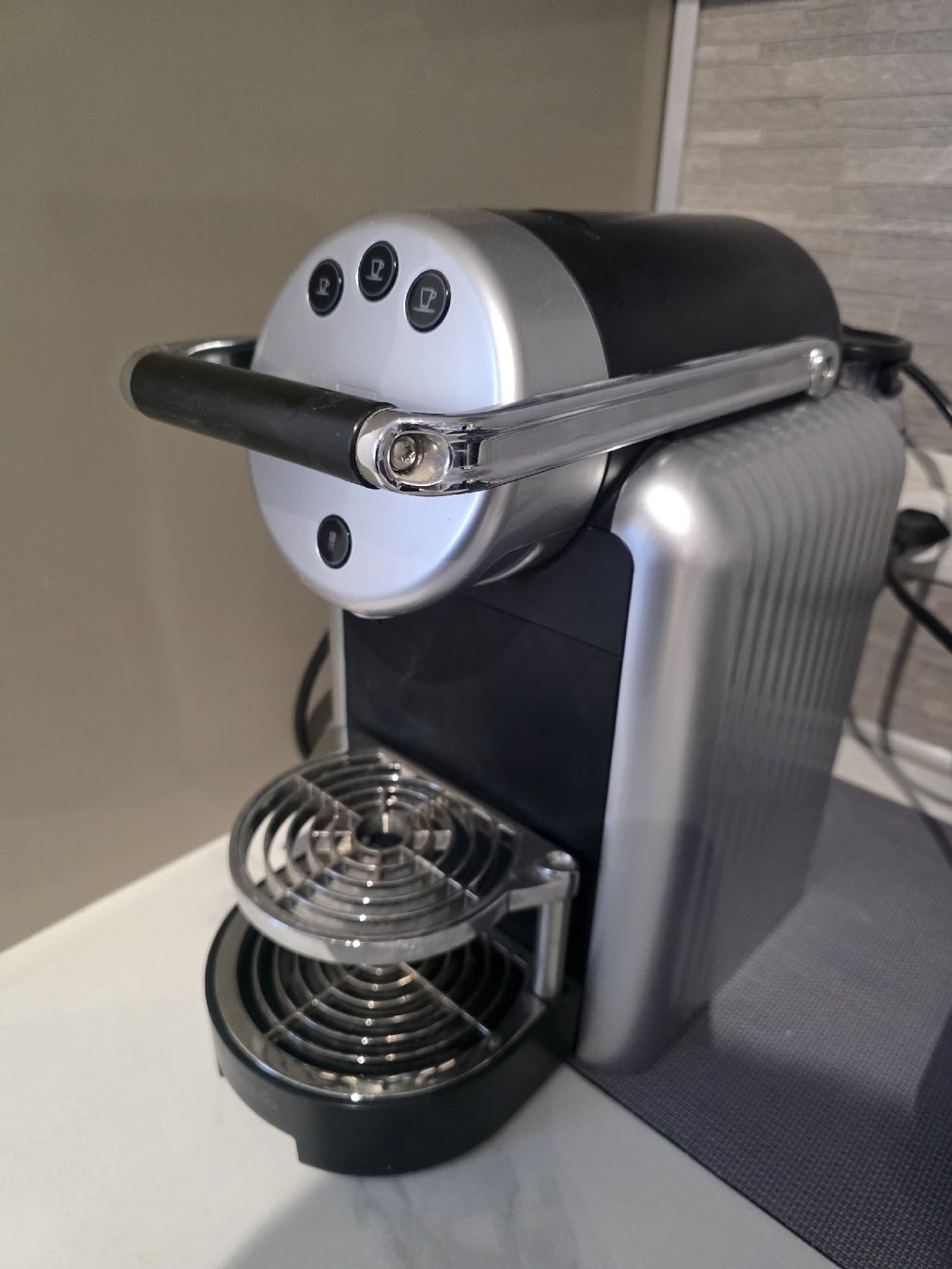 Nespresso Machines à café & Machines à expresso: Machine professionnel Nespresso Zenius ZN100 Pro – D'occasion à Genève par ErikaGE 6