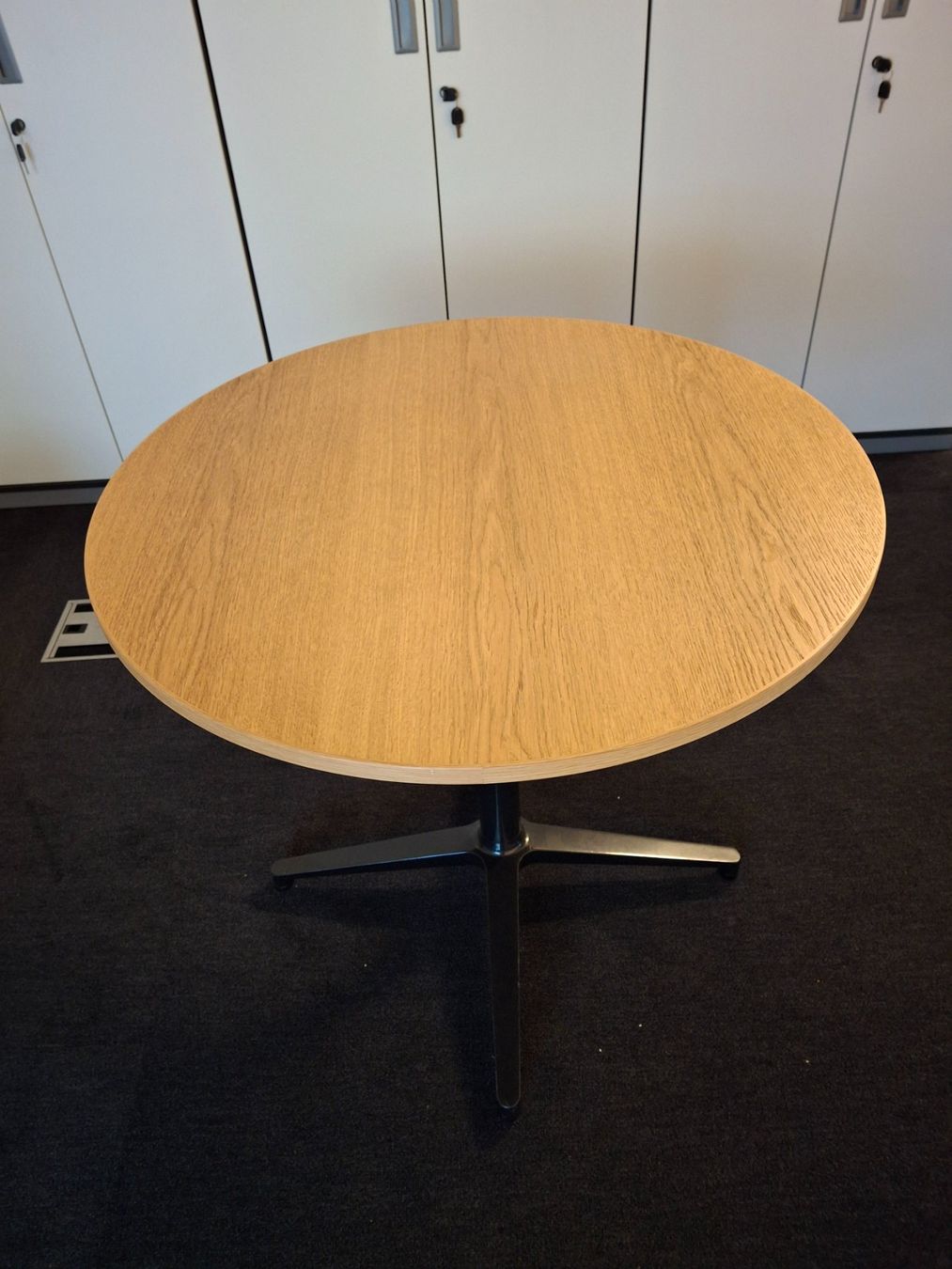 Vitra Tische: Tisch – Gebraucht aus Pfäffikon SZ von adm_mkv7 1