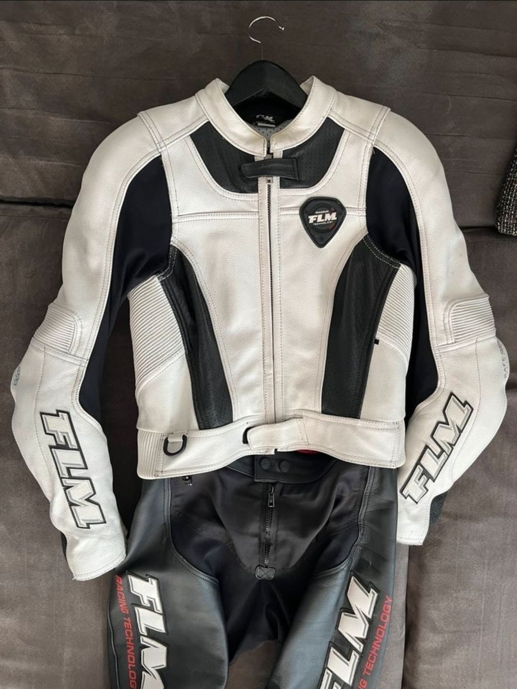 FLM Completi & Tailleur: FLM Lederkombi Zweiteiler Damen – Usato da Wängi venduto da vituliux