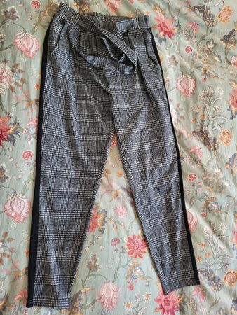 Elegante Stoffhose Gr. 36 mit Karomuster & Seitenstreifen
