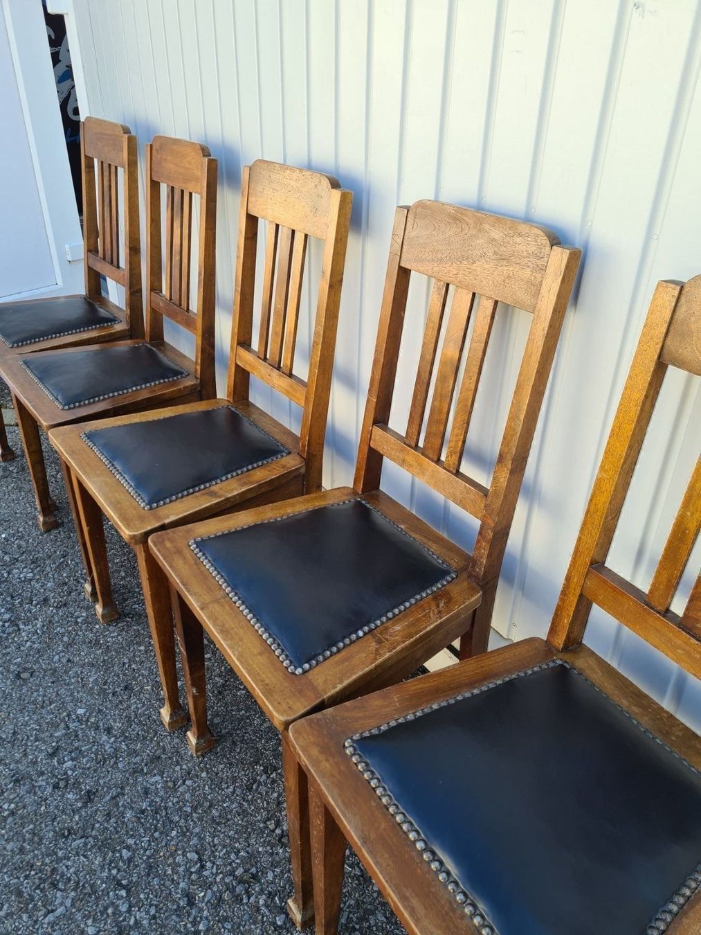 Stühle: 5 chaises en cuir – Gebraucht aus Monthey von 187-zeroo 1
