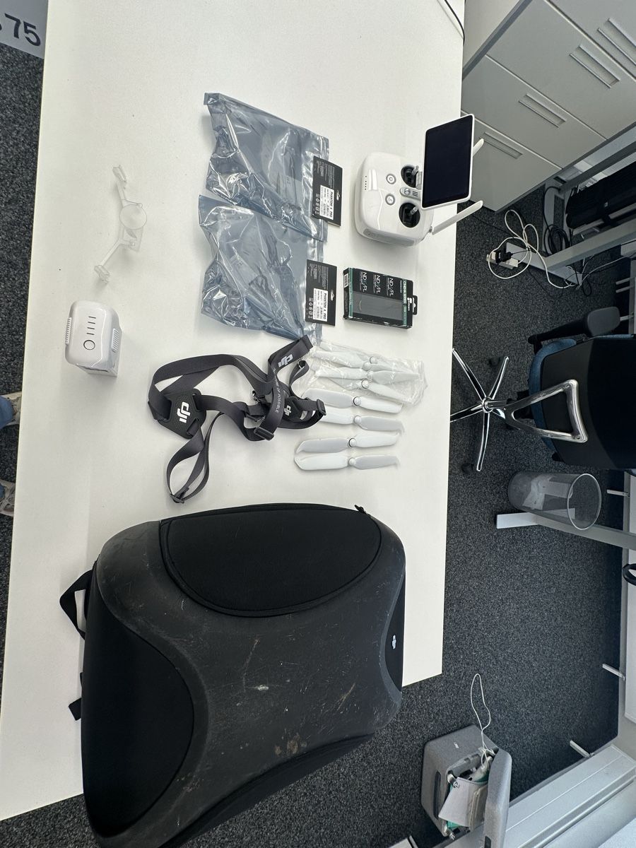 DJI RC Modellbau: DJI Phantom 4 Pro Zubehör-Set mit Controller, Akkus, Propell – Gebraucht aus Möriken AG von Faiver 1