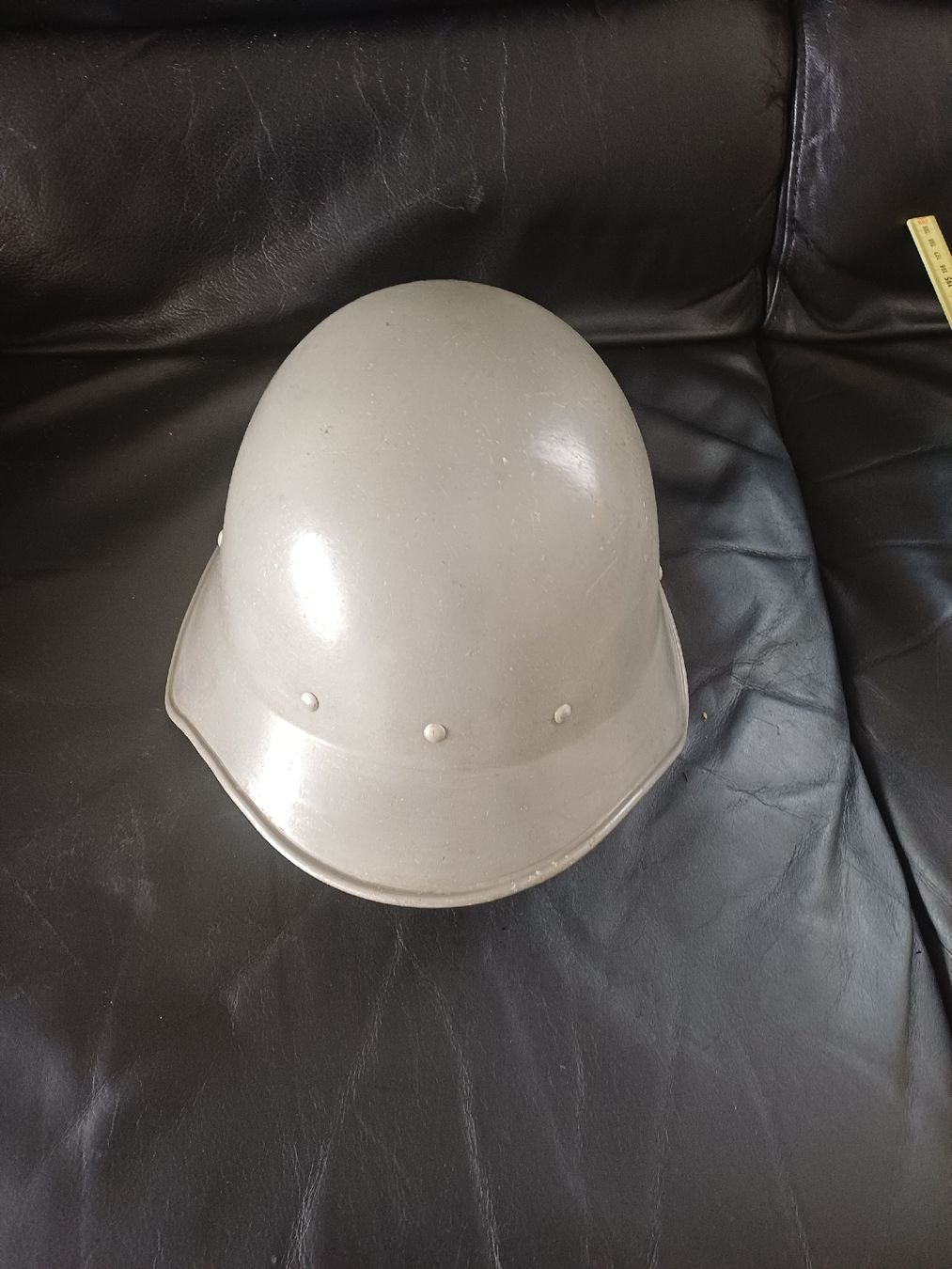 Uniformi & Effetti personali: Schweizer Armee Helm, aus Aluminium – Usato da Ebersecken venduto da Napf08