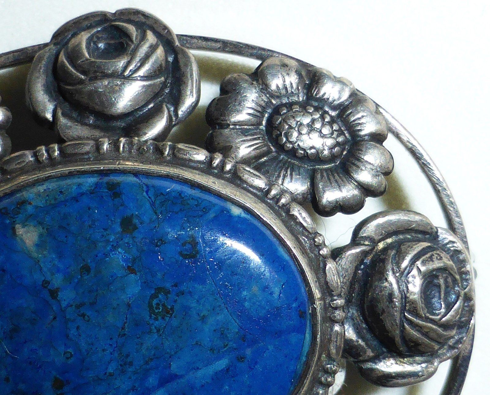 Spille & Fermagli: Wunderschöne Jugendstil-Brosche, Silber mit Lapislazuli – Usato da Sonceboz-Sombeval venduto da Artdecolove 1