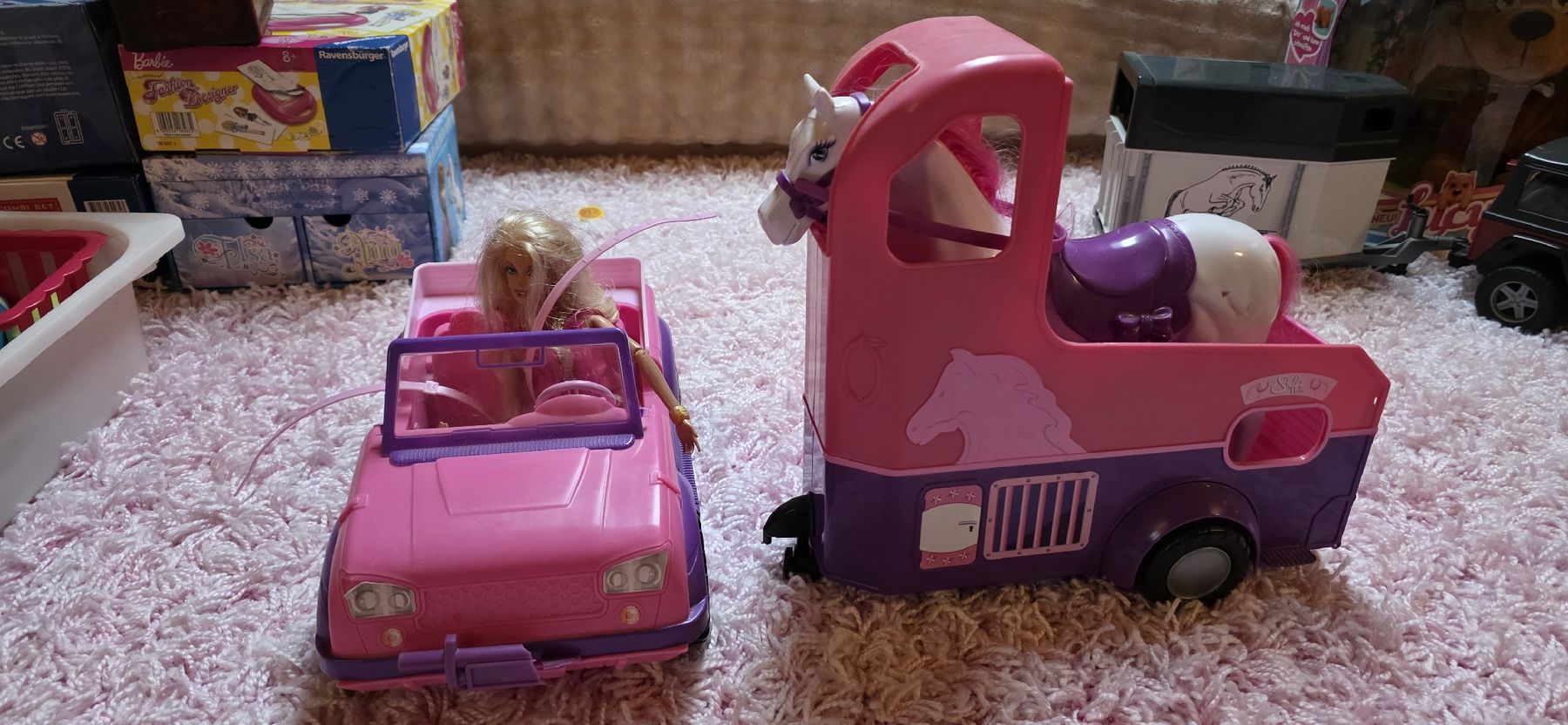 Giocattoli: Barbieauto mit Anhang, incl. Pferde – Nuovo (secondo la descrizione) da Aeschi SO venduto da trindade 2