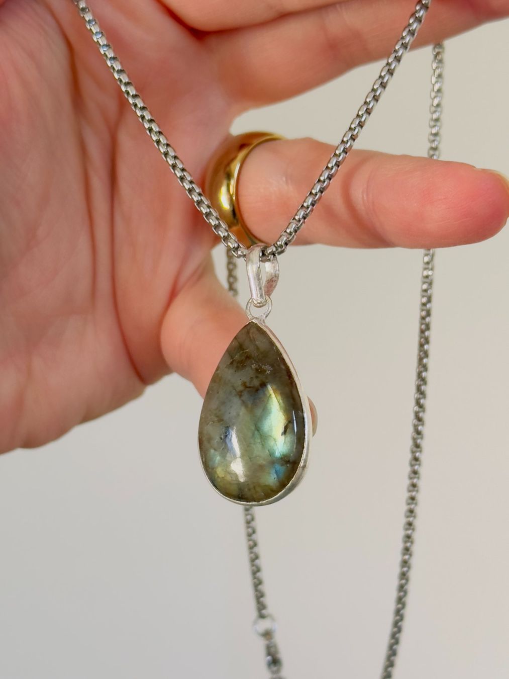 Catenine: Fashionable labradorite necklace – Nuovo e nell'imballaggio originale da Genève venduto da AGBERG 2
