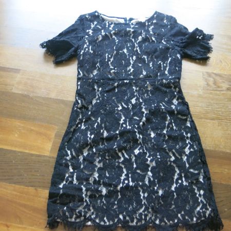 Kleid in schwarz Gr. M Fabrikneu !!